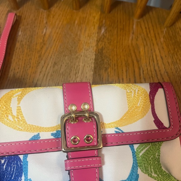 Rare Coach Multicolor Signature embroidered Wristlet ❤️💙💚🤍🌈🌈🌈 Y2K - Picture 5 of 5